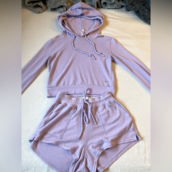Alo Yoga Daze matching lounge short & sweater set - Picture 2 of 9
